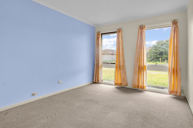 Photo - 35 Canberra Avenue, Hoppers Crossing VIC 3029 - Image 6