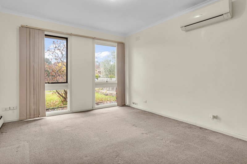 Photo - 35 Canberra Avenue, Hoppers Crossing VIC 3029 - Image 8