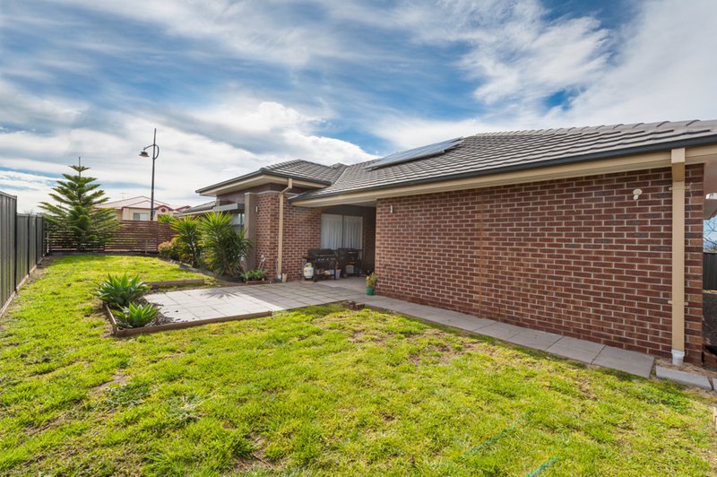 Photo - 35 Candlebark Drive, Greenvale VIC 3059 - Image 9