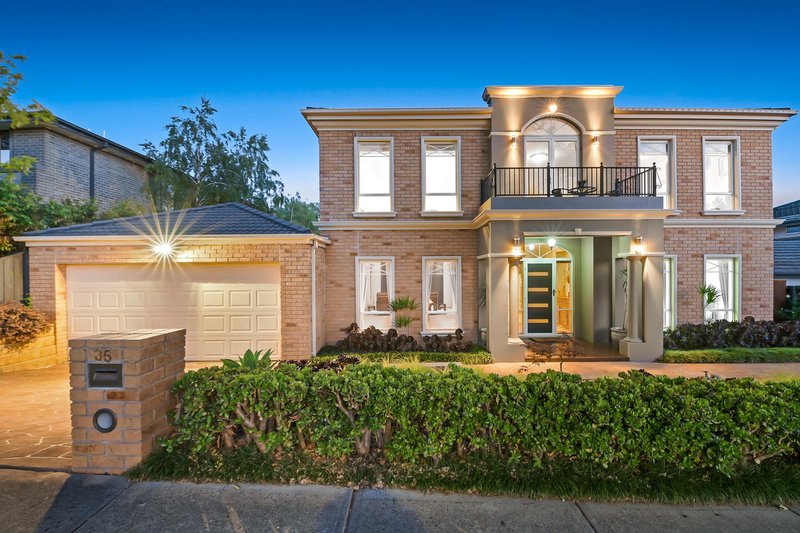 35 Canning Drive, Berwick VIC 3806