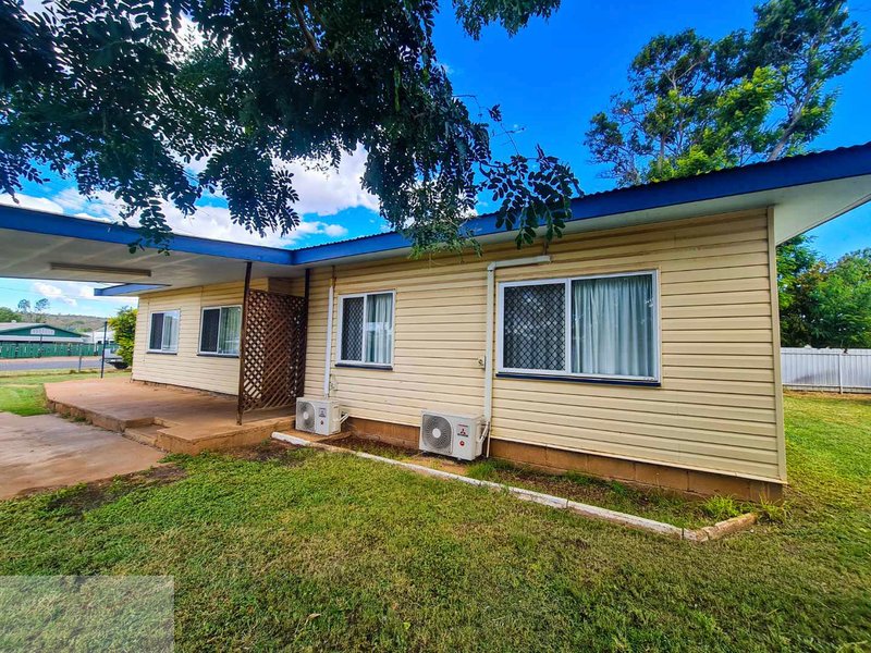 Photo - 35 Carbine Avenue, Mount Isa QLD 4825 - Image 11