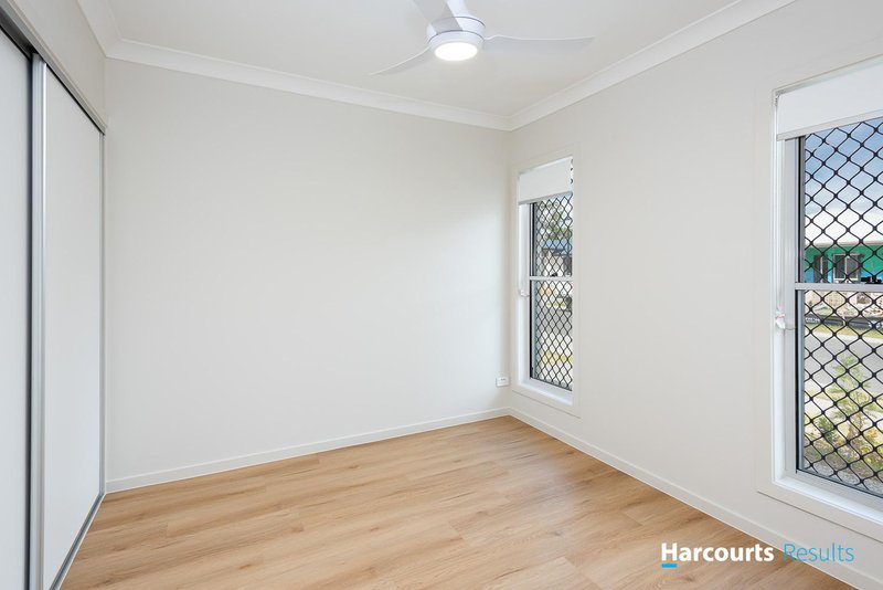 Photo - 35 Carousel Street, Hillcrest QLD 4118 - Image 6