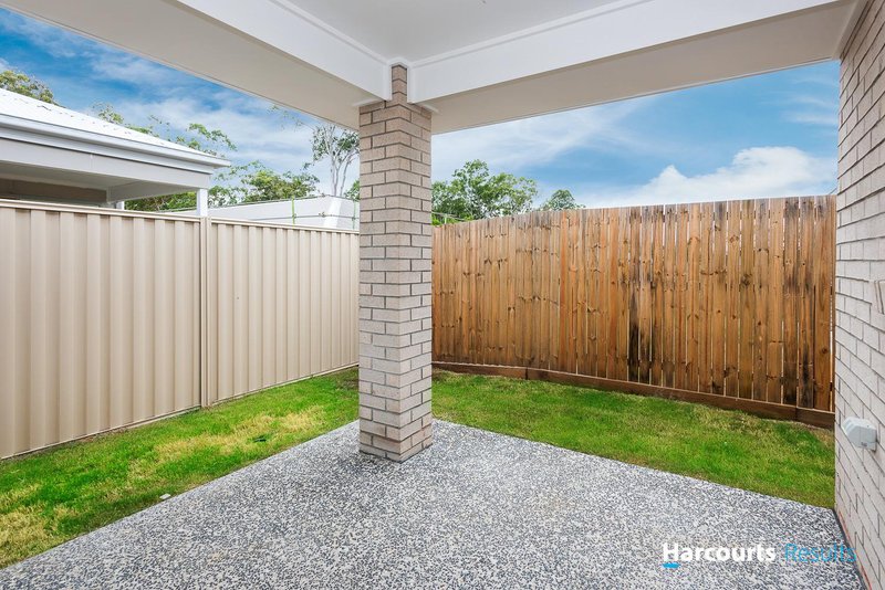 Photo - 35 Carousel Street, Hillcrest QLD 4118 - Image 11