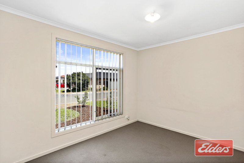 Photo - 35 Cassia Street, Munno Para West SA 5115 - Image 14