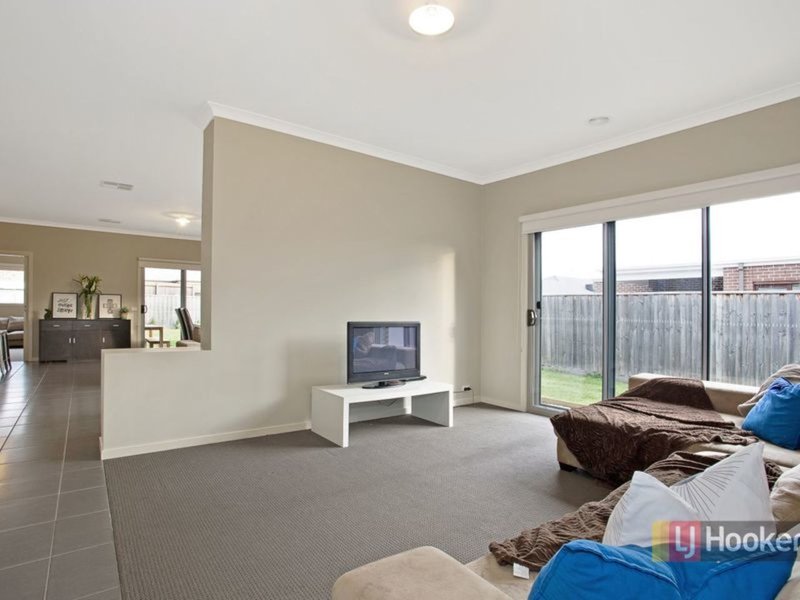 Photo - 35 Cassowary Avenue, Pakenham VIC 3810 - Image 7