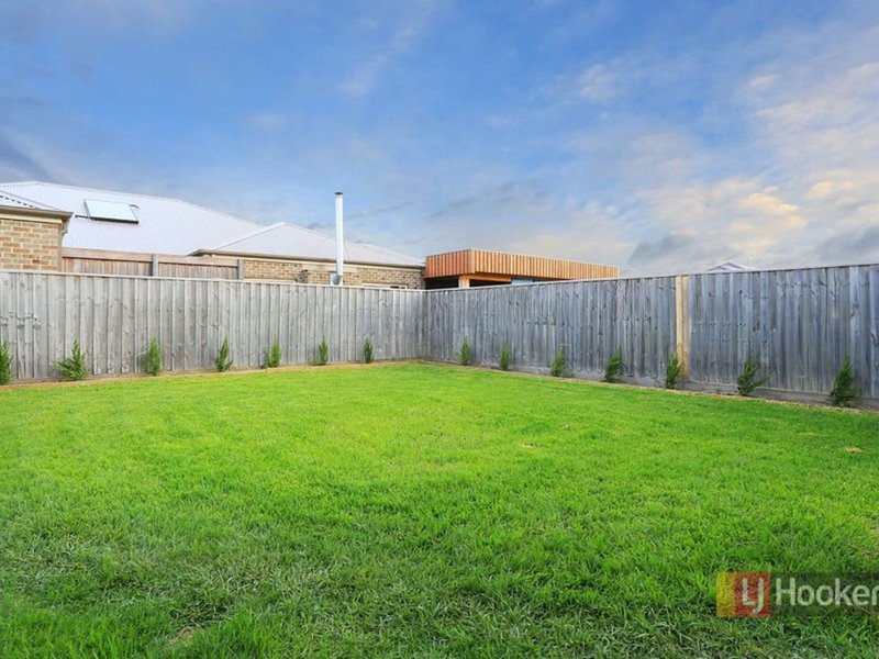 Photo - 35 Cassowary Avenue, Pakenham VIC 3810 - Image 16