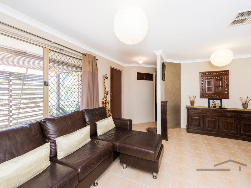 Photo - 35 Casula Avenue, Coodanup WA 6210 - Image 3