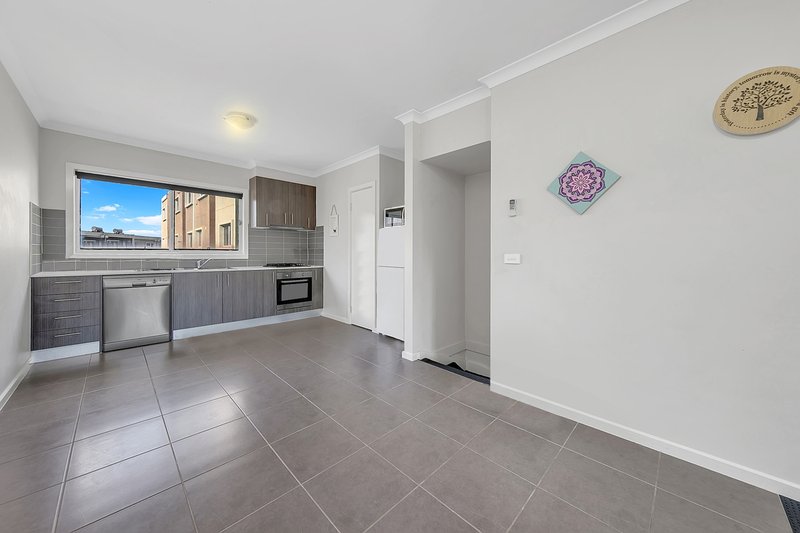 Photo - 35 Chanticleer Drive, Mernda VIC 3754 - Image 5