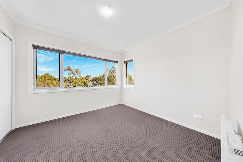 Photo - 35 Chanticleer Drive, Mernda VIC 3754 - Image 8