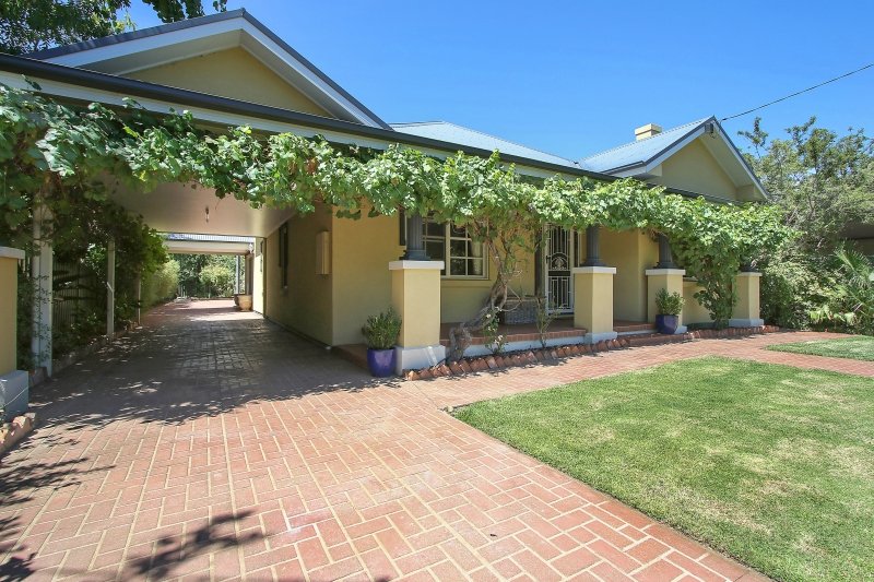 Photo - 35 Charles Street, Benalla VIC 3672 - Image 3