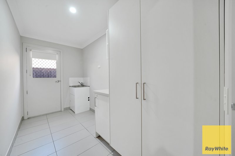 Photo - 35 Cindia Crescent, Tarneit VIC 3029 - Image 15