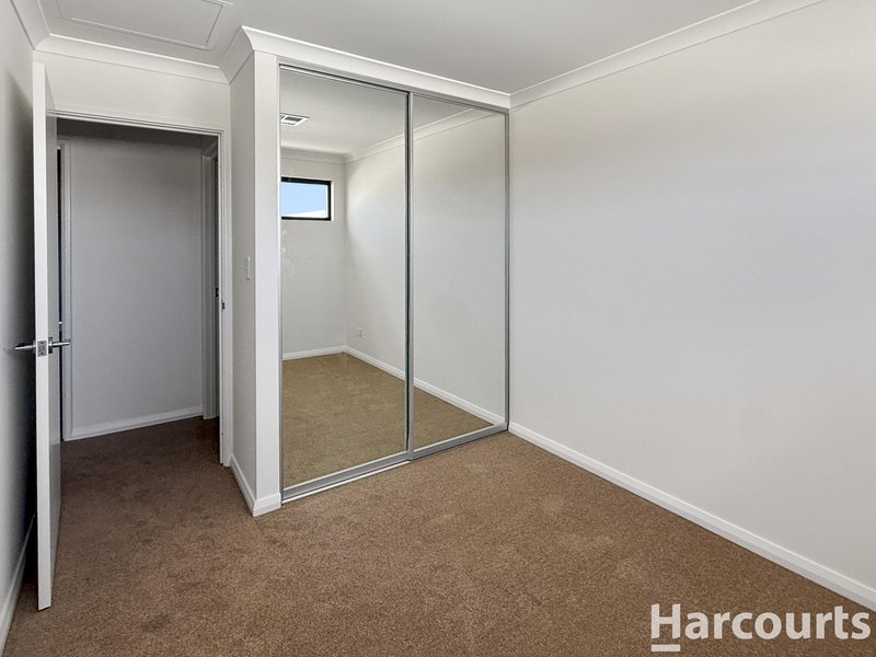 Photo - 35 Citadel Way, Currambine WA 6028 - Image 4