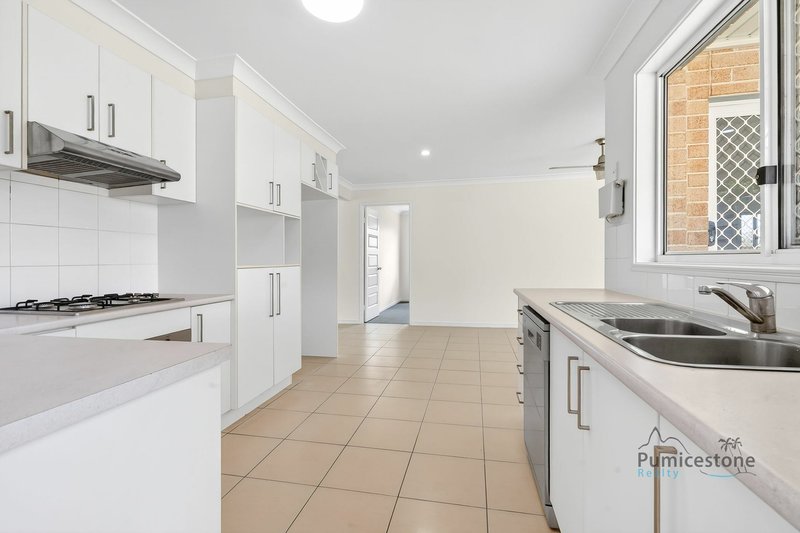 Photo - 35 Coach Rd W , Morayfield QLD 4506 - Image 7