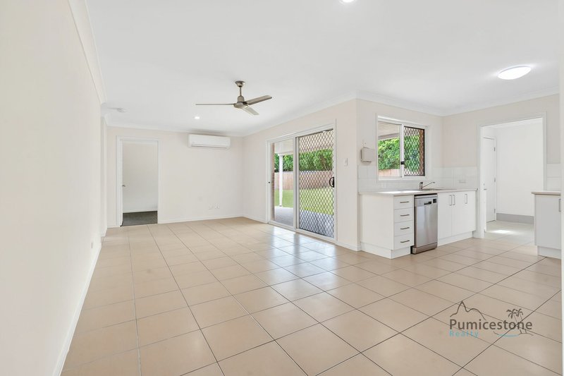 Photo - 35 Coach Rd W , Morayfield QLD 4506 - Image 8