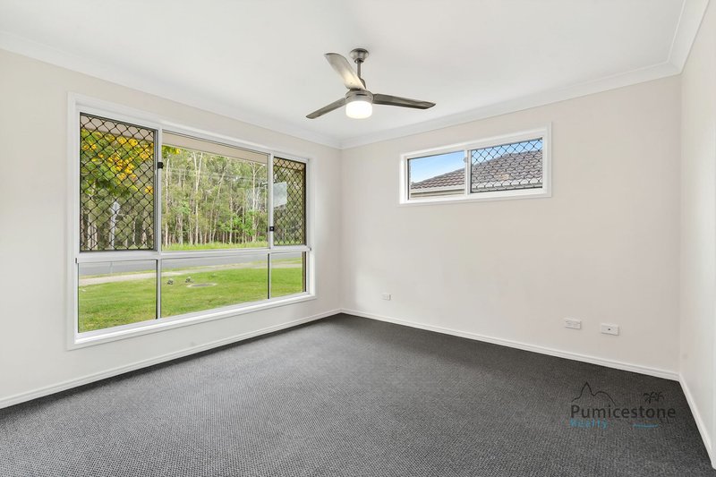 Photo - 35 Coach Rd W , Morayfield QLD 4506 - Image 11