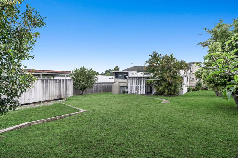 Photo - 35 Coralie Avenue, Wynnum West QLD 4178 - Image 8