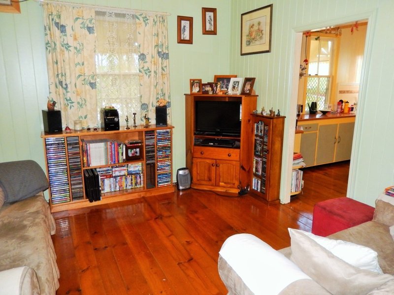 Photo - 35 Cothill Road, Silkstone QLD 4304 - Image 3