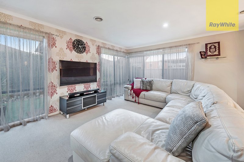 Photo - 35 Creighton Way, Craigieburn VIC 3064 - Image 3