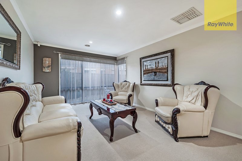 Photo - 35 Creighton Way, Craigieburn VIC 3064 - Image 5