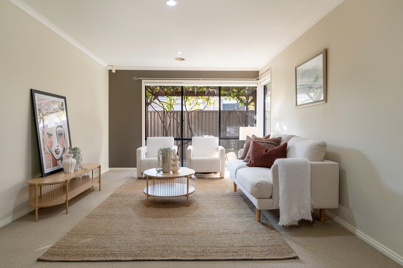 Photo - 35 Creighton Way, Craigieburn VIC 3064 - Image 5