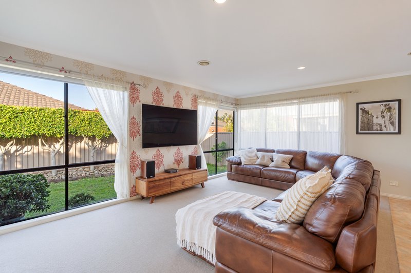 Photo - 35 Creighton Way, Craigieburn VIC 3064 - Image 15