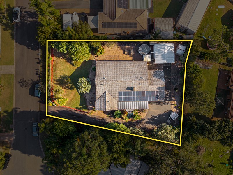 Photo - 35 Crestleigh Court, Morayfield QLD 4506 - Image 2