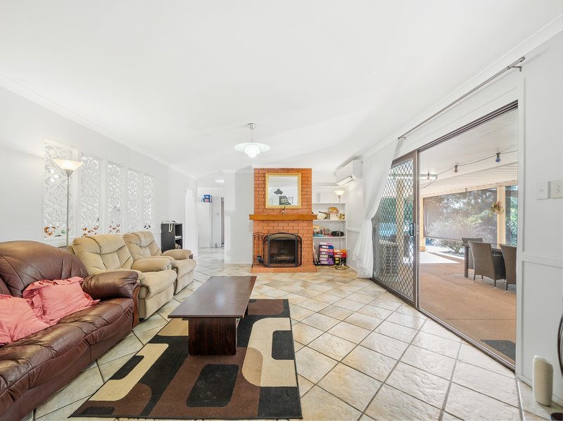 Photo - 35 Crestleigh Court, Morayfield QLD 4506 - Image 12