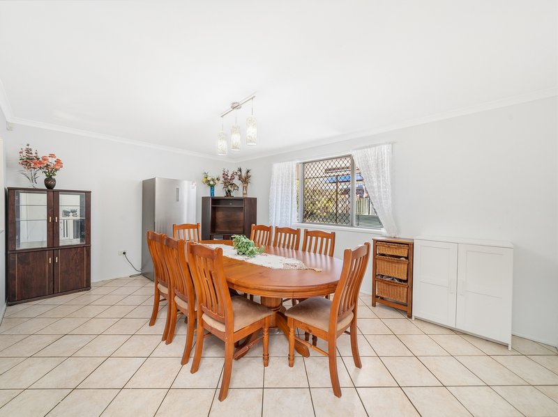 Photo - 35 Crestleigh Court, Morayfield QLD 4506 - Image 14