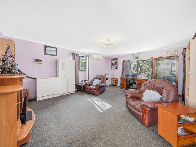 Photo - 35 Crestleigh Court, Morayfield QLD 4506 - Image 16