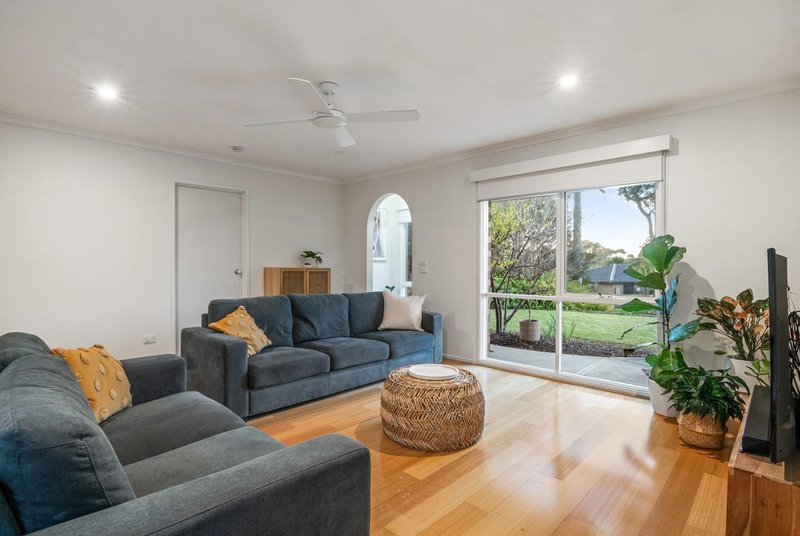 Photo - 35 Crossman Drive, Croydon Hills VIC 3136 - Image 3