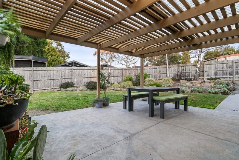 Photo - 35 Crossman Drive, Croydon Hills VIC 3136 - Image 4