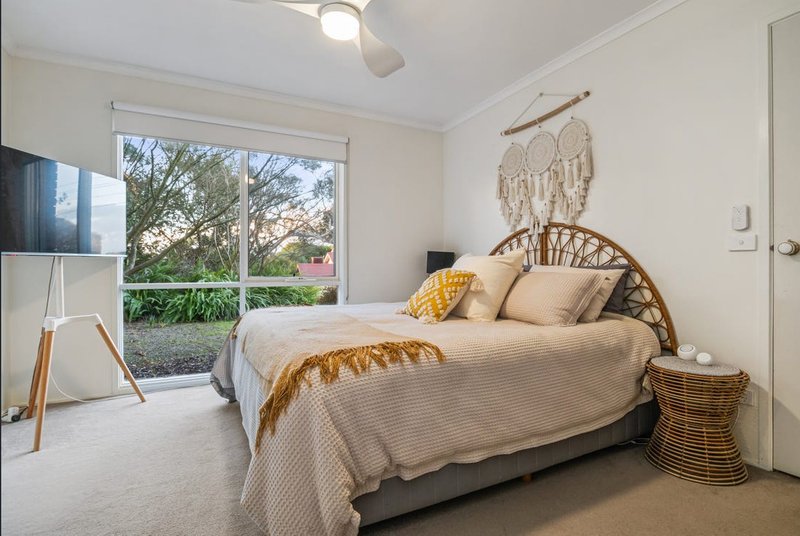 Photo - 35 Crossman Drive, Croydon Hills VIC 3136 - Image 6