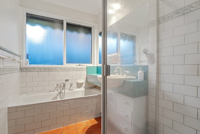 Photo - 35 Crossman Drive, Croydon Hills VIC 3136 - Image 7