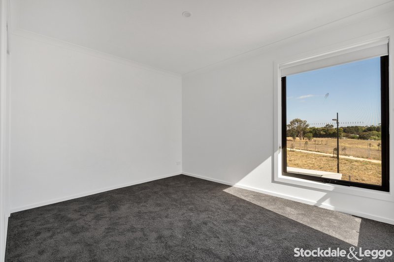 Photo - 35 Curbridge Drive, Donnybrook VIC 3064 - Image 10