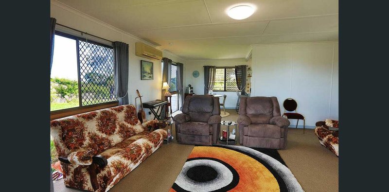 Photo - 35 Curlew Terrace, River Heads QLD 4655 - Image 2