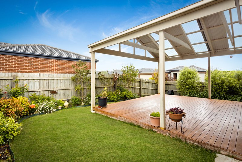 Photo - 35 Currawong Crescent, Pakenham VIC 3810 - Image 8