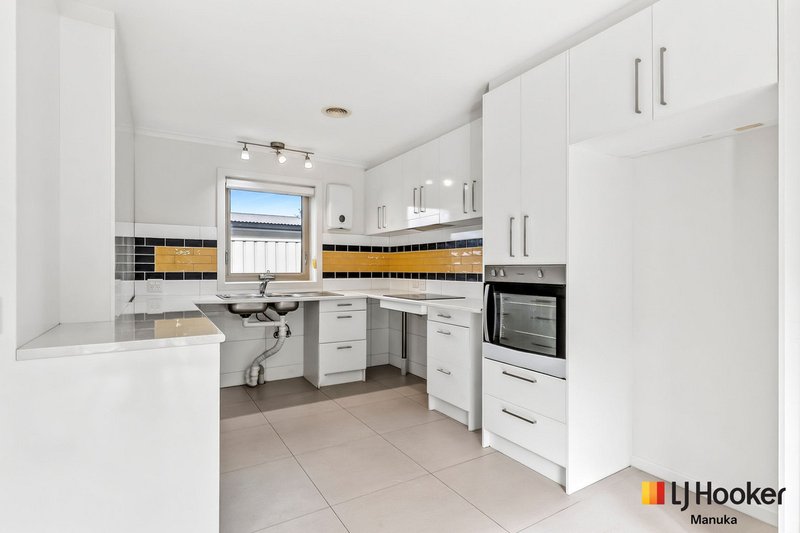 Photo - 35 Dash Crescent, Fadden ACT 2904 - Image 3