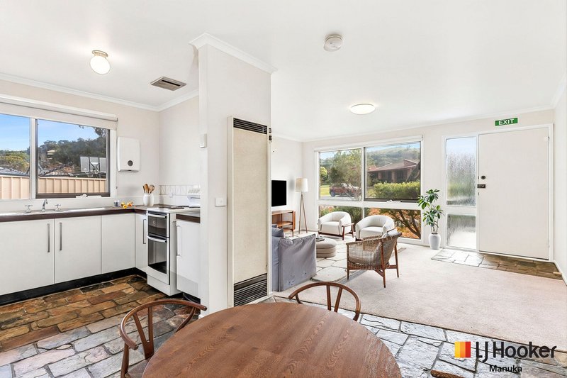 Photo - 35 Dash Crescent, Fadden ACT 2904 - Image 9