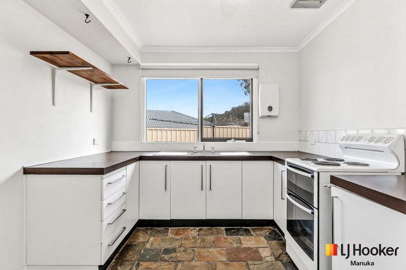 Photo - 35 Dash Crescent, Fadden ACT 2904 - Image 10