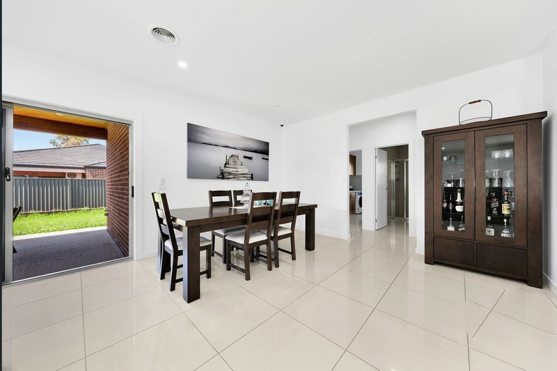 Photo - 35 Debonair Parade, Craigieburn VIC 3064 - Image 6