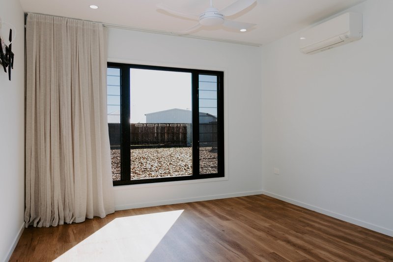 Photo - 35 Deering Place, Innes Park QLD 4670 - Image 14