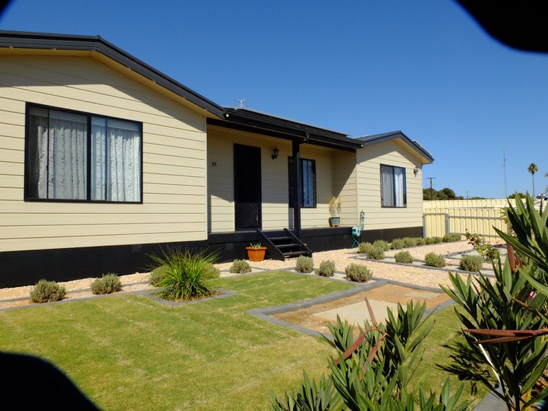 Photo - 35 Diagonal Road, Wallaroo SA 5556 - Image 2