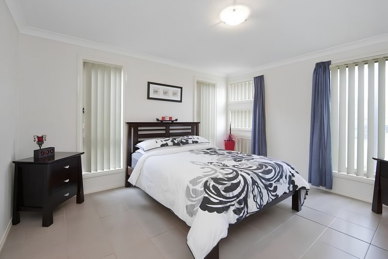 Photo - 35 Drysdale Crescent, Point Cook VIC 3030 - Image 3