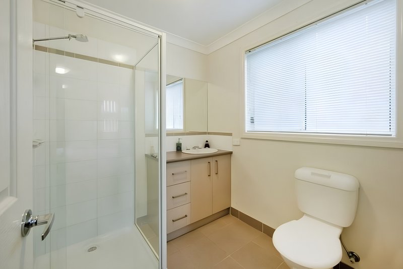 Photo - 35 Drysdale Crescent, Point Cook VIC 3030 - Image 4