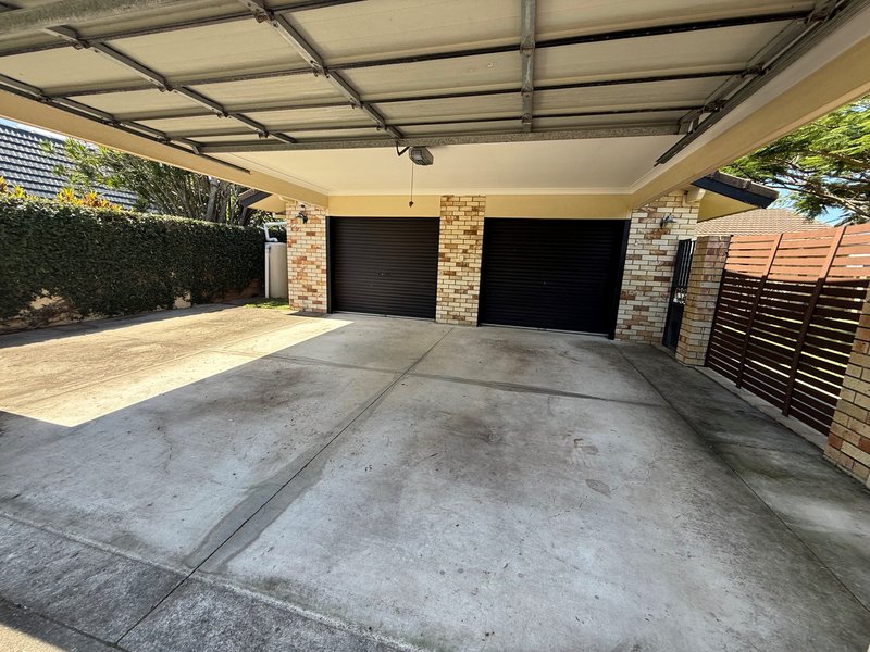 Photo - 35 Dunkeith Avenue, Benowa QLD 4217 - Image 2