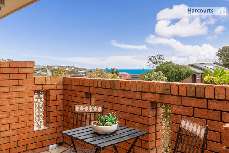 Photo - 35 Dutchman Drive, Hallett Cove SA 5158 - Image 2