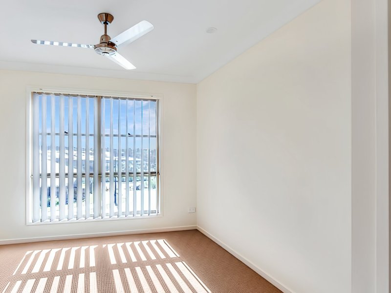 Photo - 35 Dysart Drive, Holmview QLD 4207 - Image 9