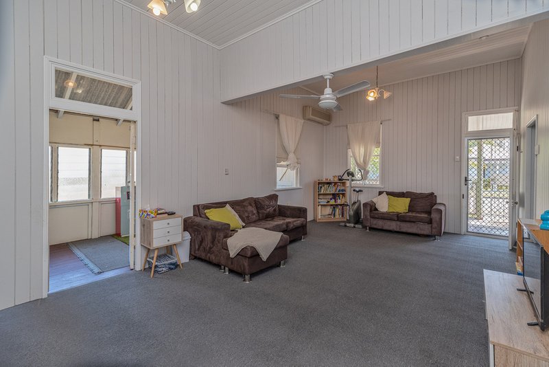 Photo - 35 Eaglesfield Street, Beaudesert QLD 4285 - Image 3