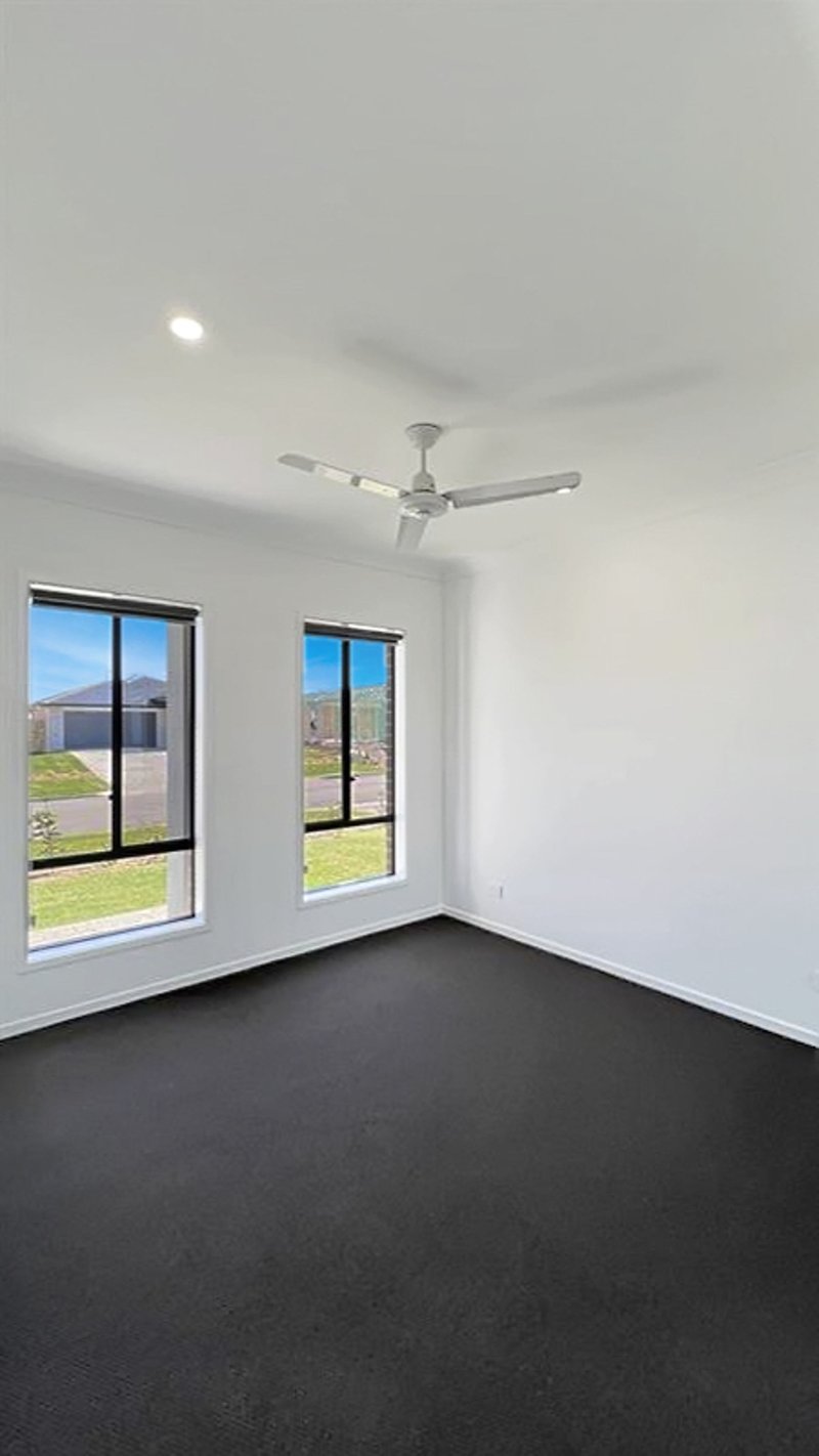 Photo - 35 Edinburgh Crescent, Gleneagle QLD 4285 - Image 6