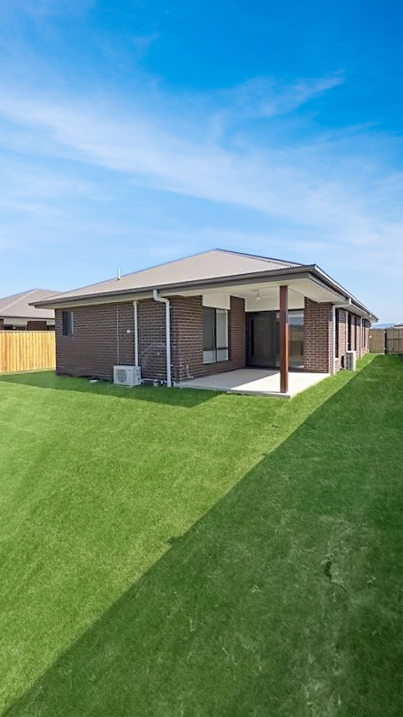 Photo - 35 Edinburgh Crescent, Gleneagle QLD 4285 - Image 9